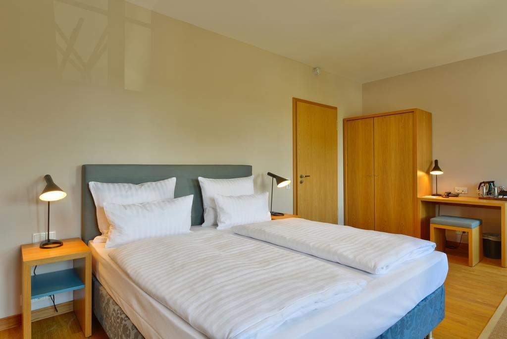 Vogelsburg Hotel Escherndorf Kamer foto