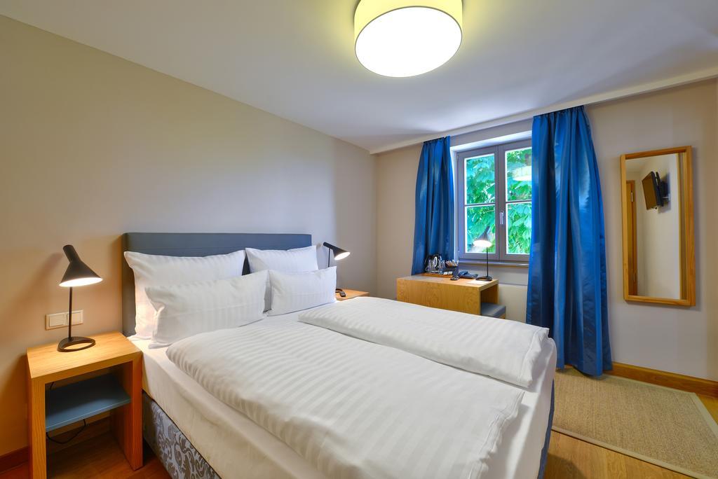 Vogelsburg Hotel Escherndorf Kamer foto