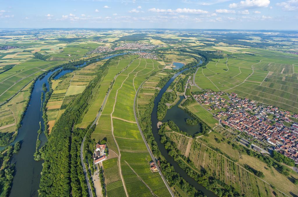 Vogelsburg Hotel Escherndorf Buitenkant foto